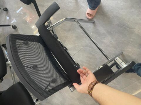 Chaise pliante de bureau avec dossier en maille – Image 2