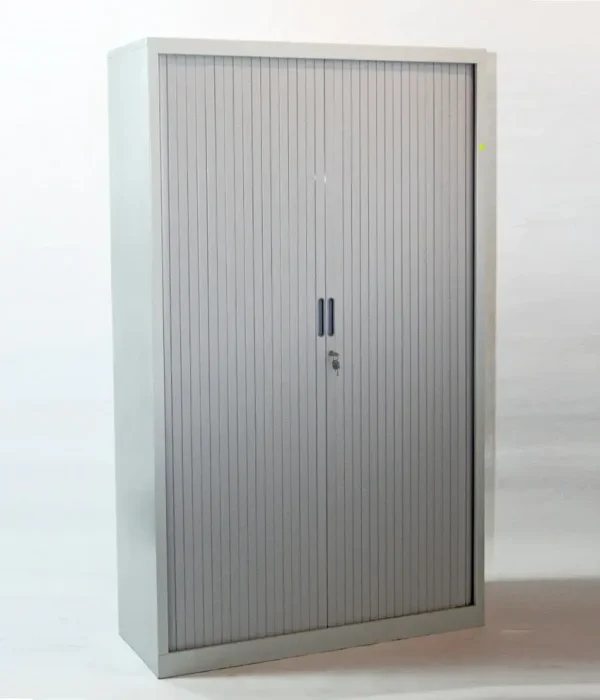 Armoire haute rideau