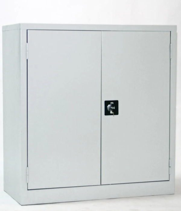 Armoire basse métallique avec 2 portes battante